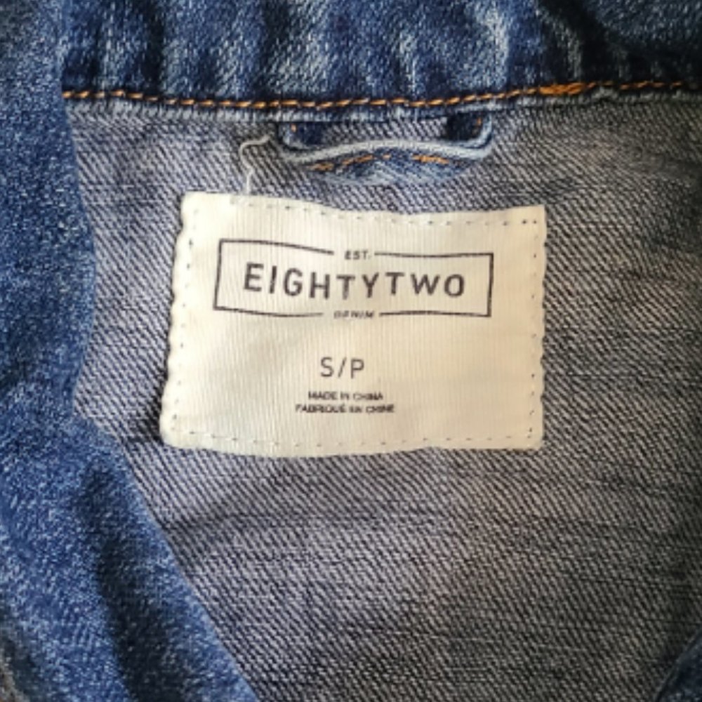 Cropped Denim Jacket - Picture 3 of 3